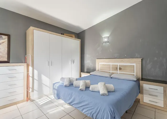 Junto A La Piscina *