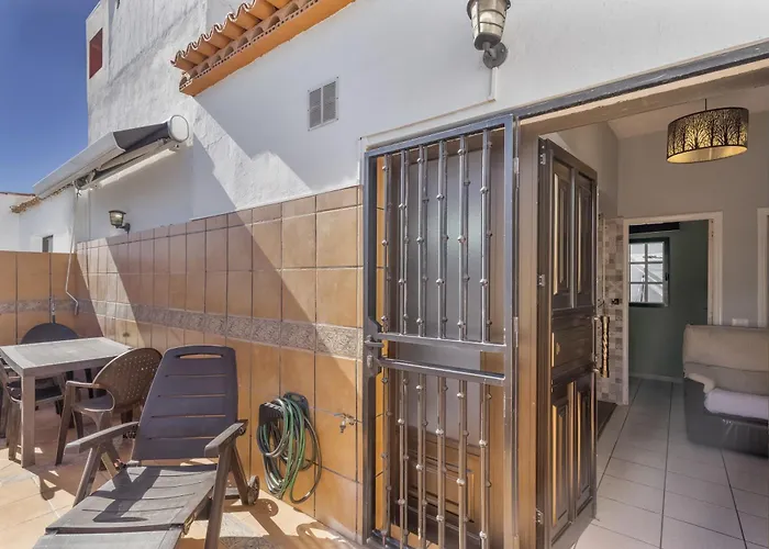 Junto A La Piscina Lägenhet Costa Del Silencio